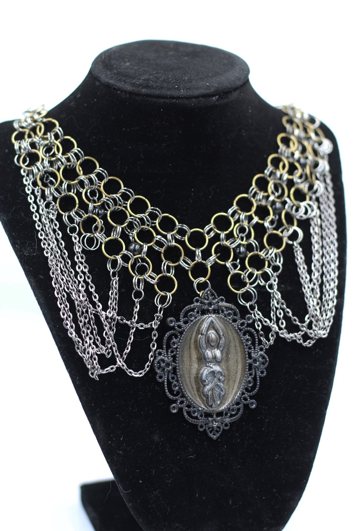 Hekas Creative: Goddess pendant made of clay and resin with 6mm Onyx Beads